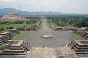 Ci-dessus, la cité précolombienne de Teotihuacan. Crédits : Jackhynes